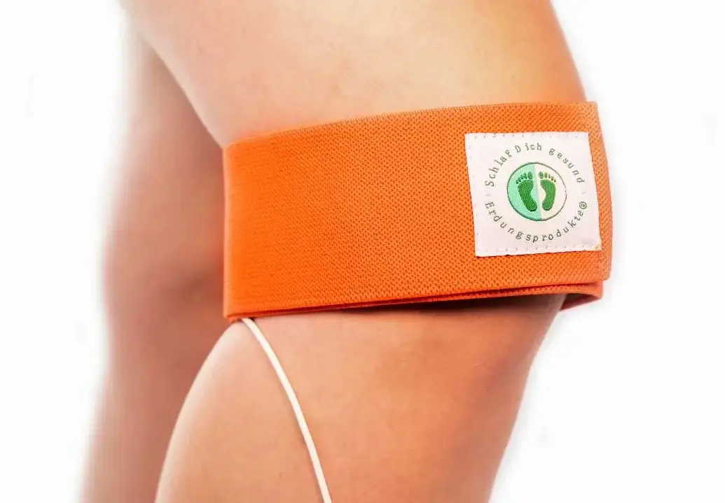 Erdungsband am Bein zur mobilen Erdung des Körpers – geeignet für Alltag, Couch oder unterwegs.