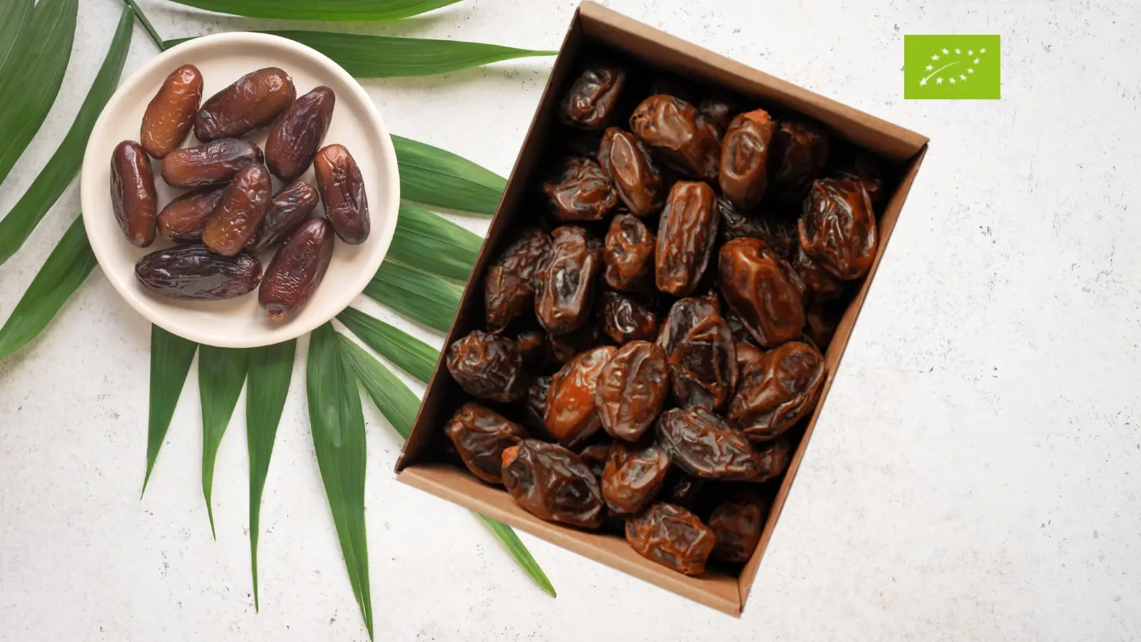 Unbehandelte Bio-Datteln als Beispiel für natürliche Süßungsmittel in der ganzheitlichen Ernährung nach Paul Pitchford.